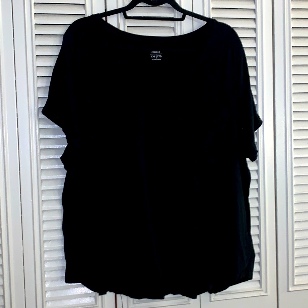 Like new Old Navy Black Relaxed Fit T-Shirt